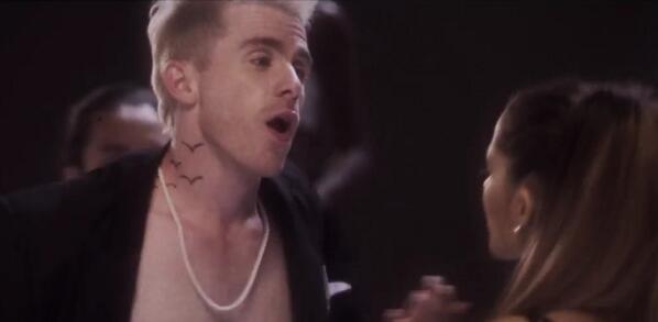 glowsrush's tweet image. Não tinha notado essa tatto dele #probemvideo