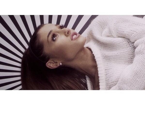 FeliConte1's tweet image. #ProblemVideoOnVevo @ArianaGrande