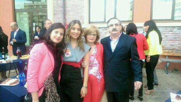 ElenaHidalga's tweet photo. Estamos de graduacioonn!!! http://t.co/tICwTAb7nW