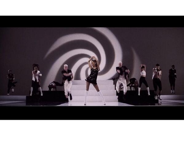 FeliConte1's tweet image. #ProblemVideoOnVevo @ArianaGrande