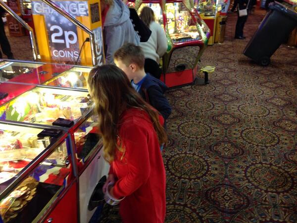 Shaundaprawn76's tweet photo. #bowling #Slots #fishpan http://t.co/FcABQqAopn