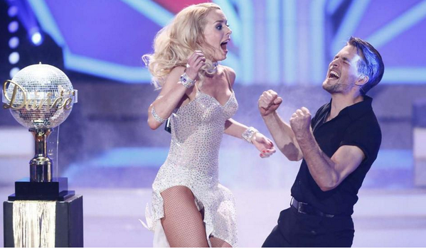 BILD's tweet photo. Alexander Klaws ist der Gewinner von #letsdance2014
Er ist der „Dancing Star 2014“! http://t.co/qVEct9HOGB http://t.co/z114msbNa1