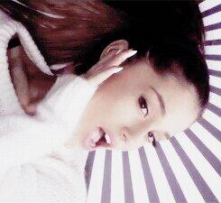 OsnapiitzGrande's tweet photo. FUCKING PERFECT #problemvideotoday http://t.co/7b6z7oMpvl