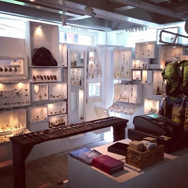 A Story Tokyo通販部 手作り腕時計 ハンドメイドアクセサリー A Story原宿店は5月に移転致しました 移転先は東急プラザの裏手を 明治通りと並行するプロペラ通り パンケーキのエッグスンシングスや バービー原宿のある通りです 地図 Http T Co