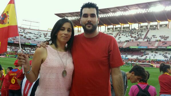 ElPaisaje1's tweet photo. Apoyando a la roja con @alexcnmodracion http://t.co/Vvp8CKWDUT
