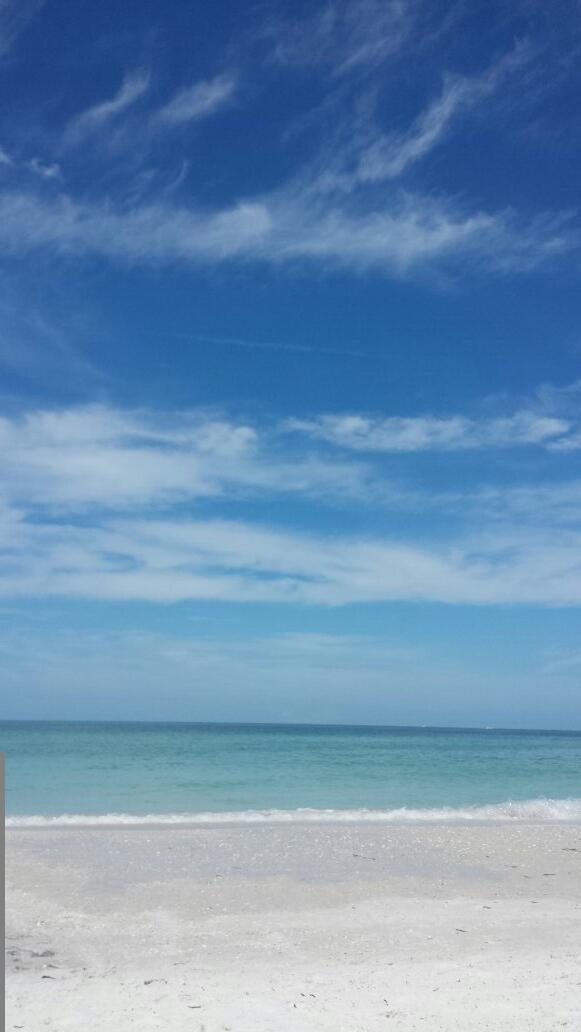 JonesMagzpj's tweet photo. Disney World and beach.... what more could I ever need http://t.co/xef1F1MjiQ
