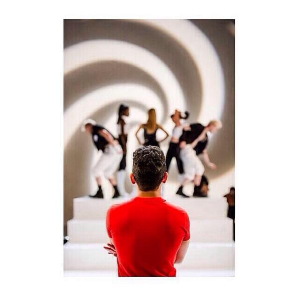 SpookySnoww's tweet image. -VIA INSTAGRAM-onset of #problemvid makin sure it's all on point hard work pays off 👑👑👑#ArianaNews