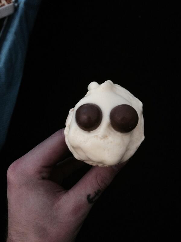 Michael5SOS's tweet photo. HELLO I AM AN ICECREAM AND MY NAME IS BOB http://t.co/xkGHrzREiZ