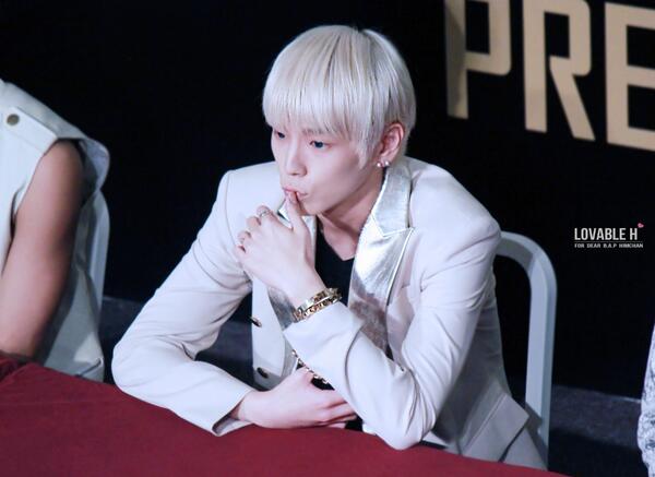 UPHlM's tweet photo. HahahhahahahhaHAHAHHAHA IM CRYING http://t.co/CirImixQST