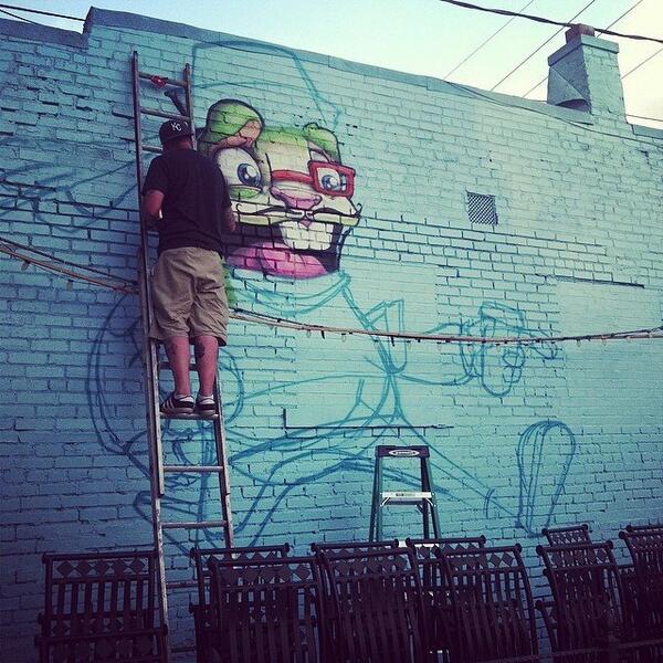W39thKC's tweet photo. Street art @ The West 39th Street District --KC Art Scene #art #sundaes #cupcakes #getfriday #streetart #KC @W39thKC http://t.co/twi52RiwUf