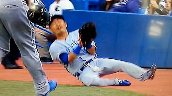 JHawkes75's tweet photo. @dutchysc maybe Aoki should try using his glove #AokiNOTokeydokey #giggleberries http://t.co/JvPyJgSAeL