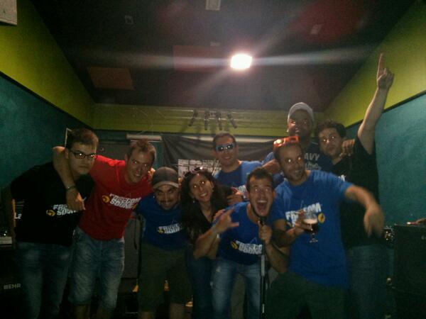 Pues ya la hemos liao y hemos pasao una noche genial!! Gracias a todos los asistentes!!! Y a la sala "El Perro Verde"