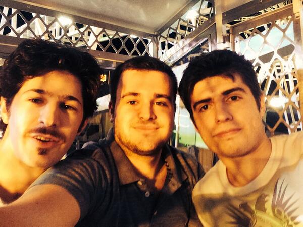 guilleyelos's tweet photo. Gran noche de feria con @Nachatustra y  #santi http://t.co/8qeCfB1hb7