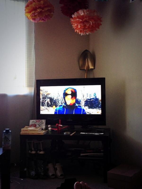 ibethsalterego's tweet image. In my messy bun, pajama pants watching this... @mykebogan #poolballs #SOARLOSERS #soundlapse