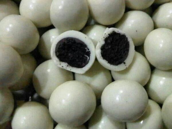 d3vii12's tweet photo. Coklat putih isi oreo... emmmm...yummy... http://t.co/jVHocSn1bR