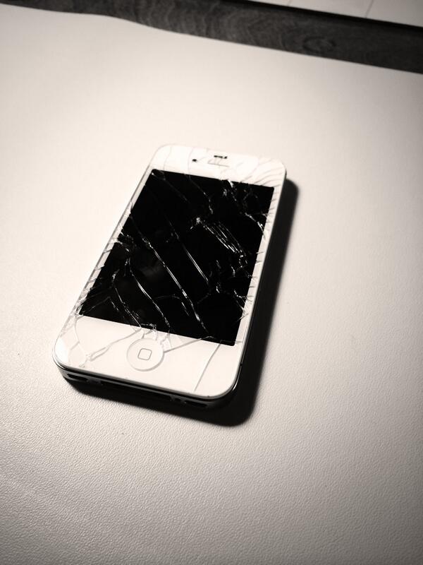 BitWorksRepair's tweet image. Look what we got today! iPhone 4S at its worst