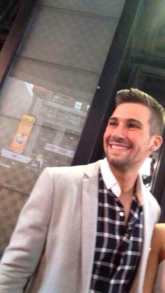 1TheJamesDrive's tweet photo. How many #RT for his smile. http://t.co/CiBybVpcaj
