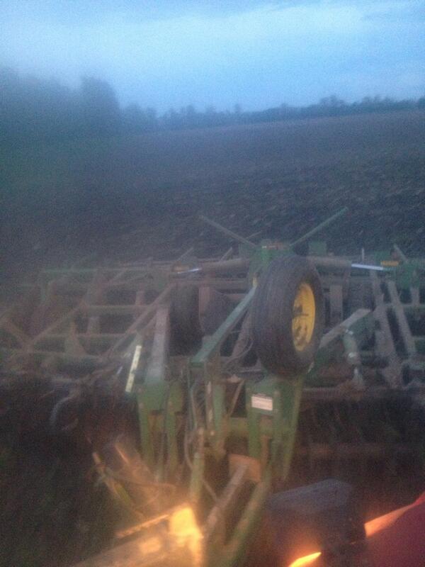 GregHalterman's tweet photo. Got the pit ready to plant corn before the rain.@dpcoppage @FloydHalterman @KeithPAllen @BandedTWG http://t.co/iAsGuFN6R9