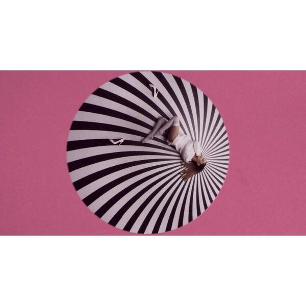 akfldn_'s tweet image. #ProblemMusicVideo makes me wanna cry 😭💗 @ArianaGrande