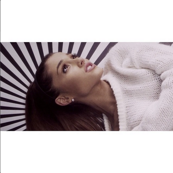 daddariowords's tweet image. Ariana Via Instagram 

'#problemvideo 👩💭📺'