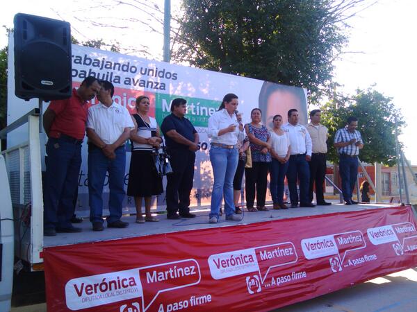 PRImatcoah's tweet photo. con nuestra candidata a diputada @Veronica_mtz en la colonia Mariano matamoros http://t.co/QxdsruWDEa