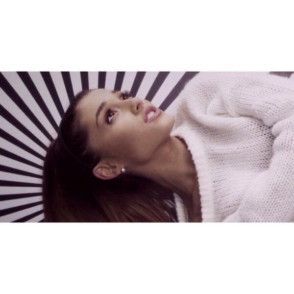 ariananowlgrand's tweet image. DO IT FOR THE QUEEN #problemvideo #Arianator4Life #ProblemBreakVevoRecord #WatchProblemOnVEVO #Arianator