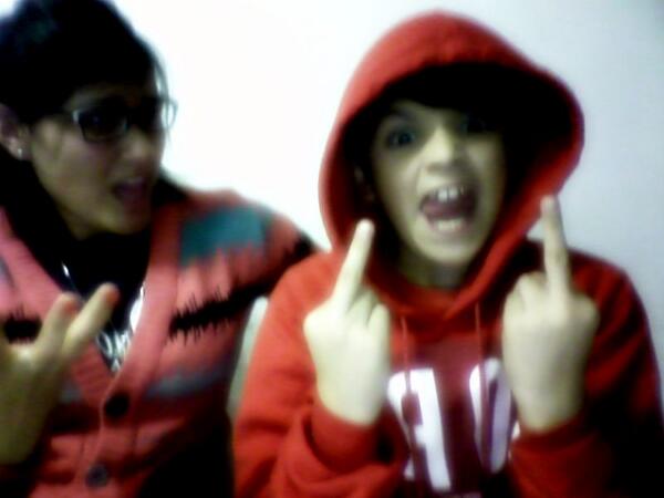MauritoPC's tweet photo. la selfie con mi hemana http://t.co/q4vi7g1lQ3