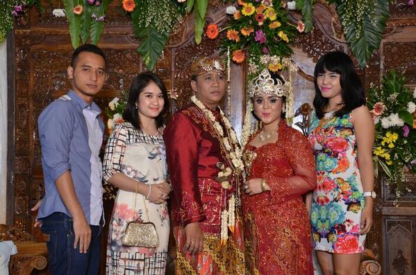 DeswitaHusna's tweet photo. Kurang lengkap yaa. Pitong kabur duluan :( @iprietpita @velvandari @adelladellaide http://t.co/yCL78HzPvK