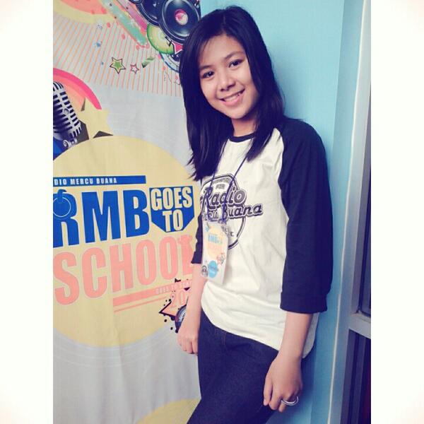 EthyRM's tweet photo. Yeey RMB Goes to School sukses :) http://t.co/oVZfgIMu8S