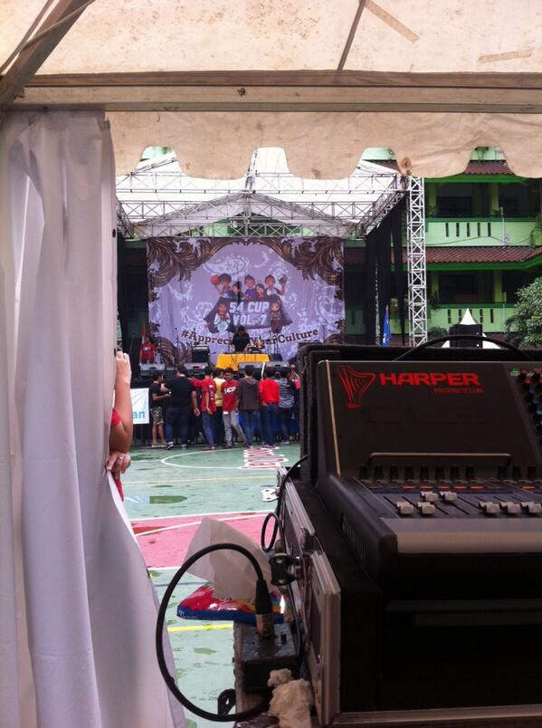 Dj @hisyamabdat is on the stage!!! Wohooo cc: <a href="/InfoPensi/">INFO PENSI</a> <a href="/OZRadioJakarta/">OZ Radio Jakarta</a>