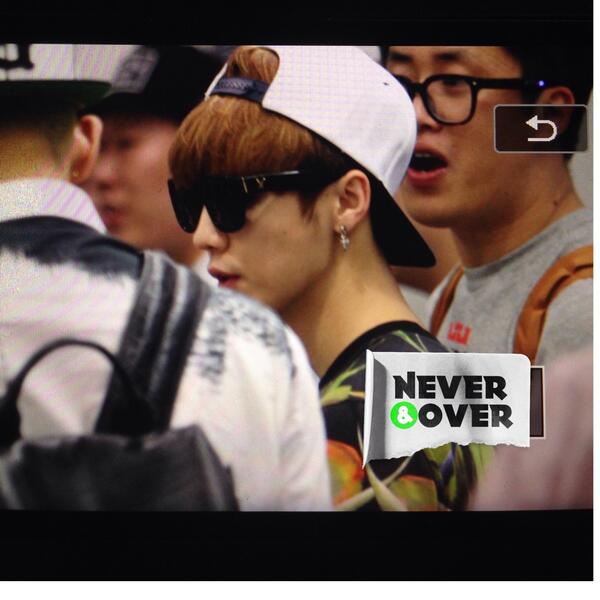 [Preview] 140531 HK Airport - Arrival [33P] Bo8C9pKIIAI3a6A