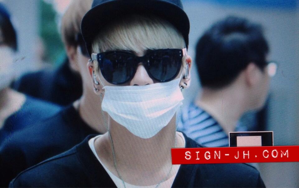 140531 Jonghyun @ Rumbo a Shanghai Bo8HOZVCQAEhshW