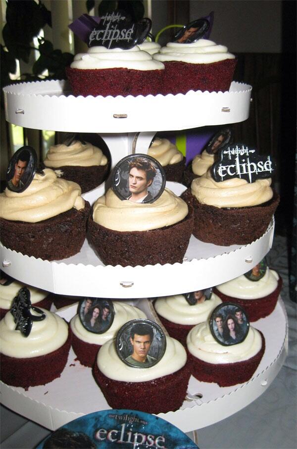 Three tier #TwiCupcakes