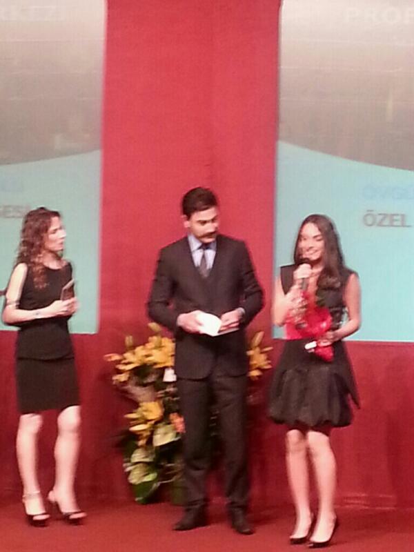 zrrnkaya's tweet photo. @RustuAsyal SeraKutlubey 13.PAM Tiyatro Festivali"Övgüye değer kız oyuncu"ödülünü aldı katkınız büyük Hocam tşk ederz http://t.co/S3iZ2otDXl