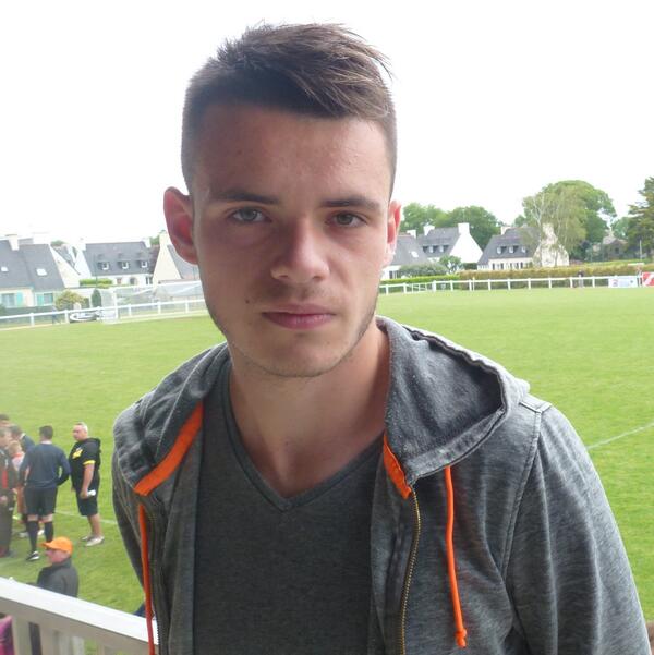 NEWSOUEST's tweet photo. L'irrésistible ascension de Jérémy Gélin. De Pluguffan à l'équipe de France U17. Football. http://t.co/dKunpBAK8J http://t.co/YuP316NM6t