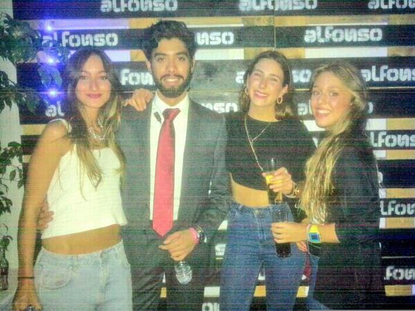 DiegoGalvanZpt's tweet photo. Os dejo una foto del viernessss en @TerrazaAlfonso buenas noches/dias ;) http://t.co/nzX9IxgLpb