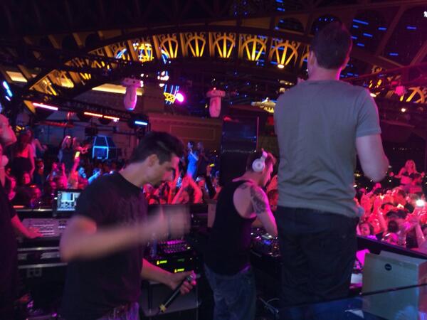 CheriRooftop's tweet photo. The @backstreetboys killin' it in the DJ booth! Blowin' the top off this rooftop! http://t.co/QIOlkttOoe