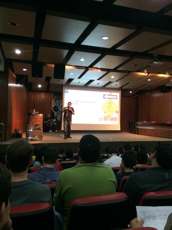 leolegas's tweet image. Palestra excelente do Bruno Borges. #joincommunity
