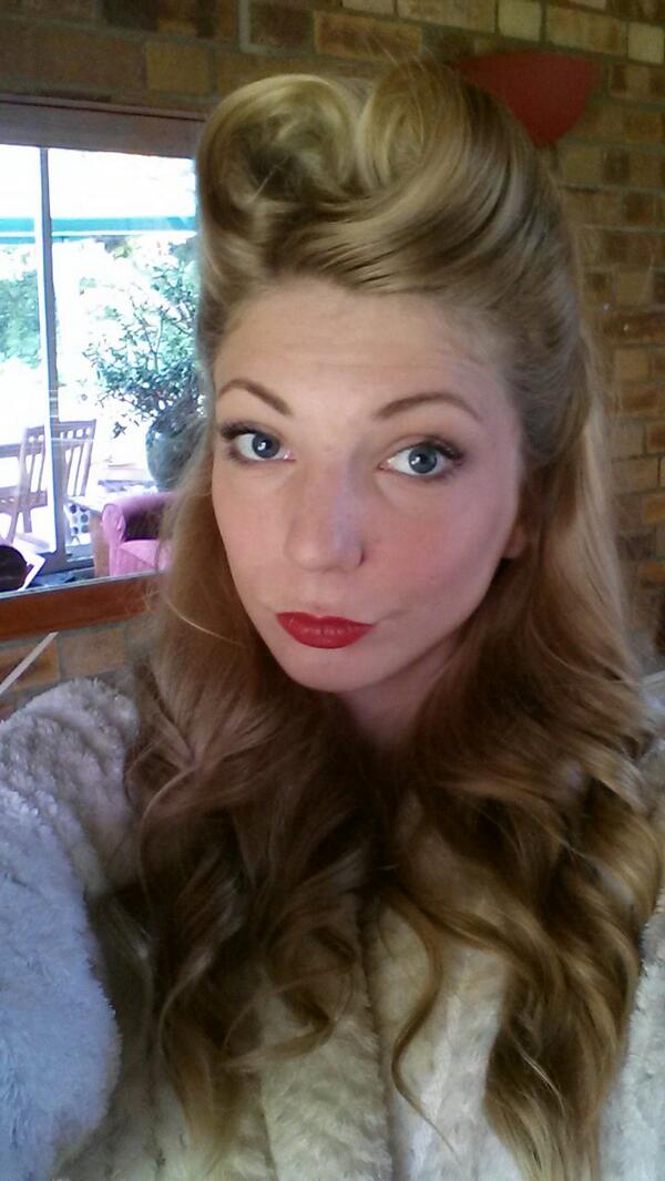 EmilyFinchMUA's tweet photo. Ready for my close up Mr devill! @vintagehair @EmilyFinchMUA http://t.co/wWDIXFvQJ8