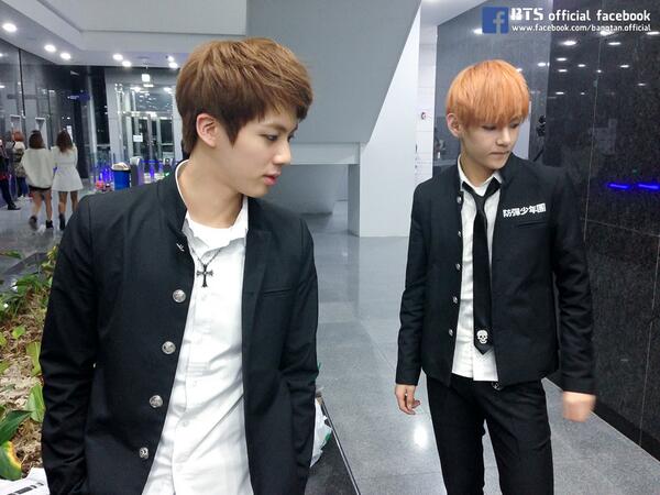 bts_bighit's tweet photo. #방탄소년단 #진 #뷔 @쇼챔피언 http://t.co/p0WNklmQ0z