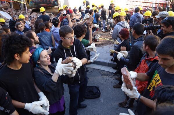 Educació de la bona avui a #ReconstruimCanVies #CanViesNoEsToca  ;-)