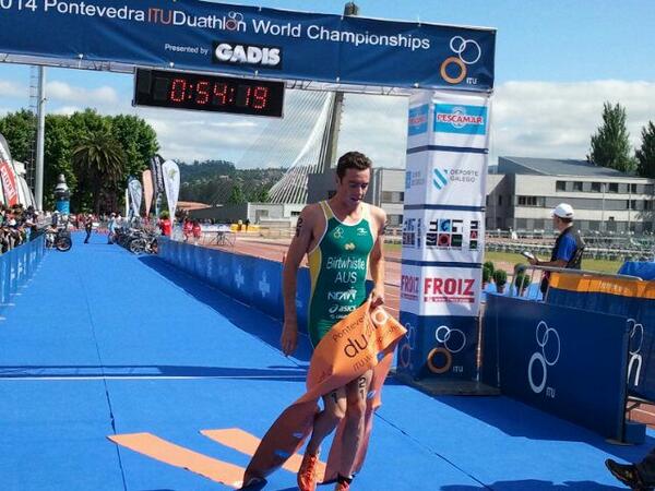 TRIATLONSP's tweet image. Australia's Jacob Birtwhistle new junior men's @ITUDUATHLON2014 champion// Victoria para el australiano Birtwhistle