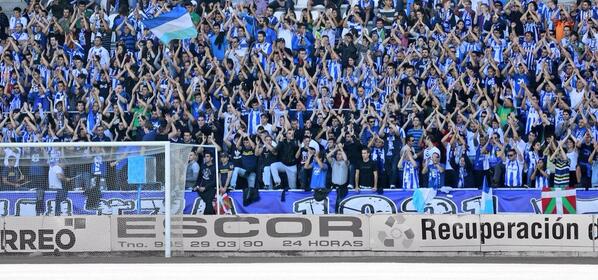 BabazorroDA's tweet photo. Vitoria entera te aplaude y te acompaña,para poder el gran triunfo alcanzar... #animopues #LortukoDugu @ALAVESSAD http://t.co/mYcr4BH3QL