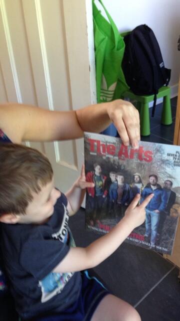 bayerninmunchen's tweet image. Ronan spots @RickRedbeard in the paper.