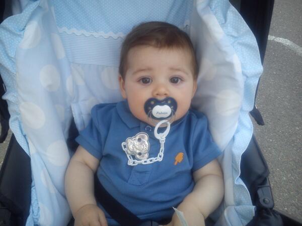 franjajimo's tweet photo. Fabián, de paseo con el tete http://t.co/7Uw1I6HdRZ