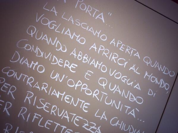 nadiastachy's tweet photo. La porta su cui puoi scrivere! Il bello è che la puoi avere nei colori che vuoi. Novità @Flessya #apertialfuturo http://t.co/QGjg9ekQP1