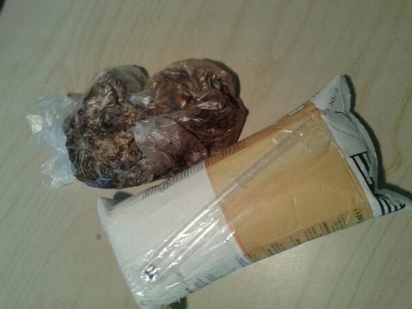 Jortsponge's tweet photo. En dan haal je een broodje uit je oude tas van een half jaar geleden http://t.co/zd0z0MXu4H