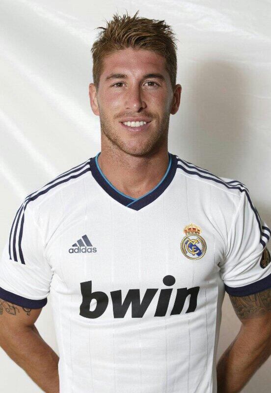 AmorinFUT's tweet photo. ¿Merece ganar un Balon de Oro?
(RT): SI
(FAV): NO http://t.co/Fvtu8fV7NZ