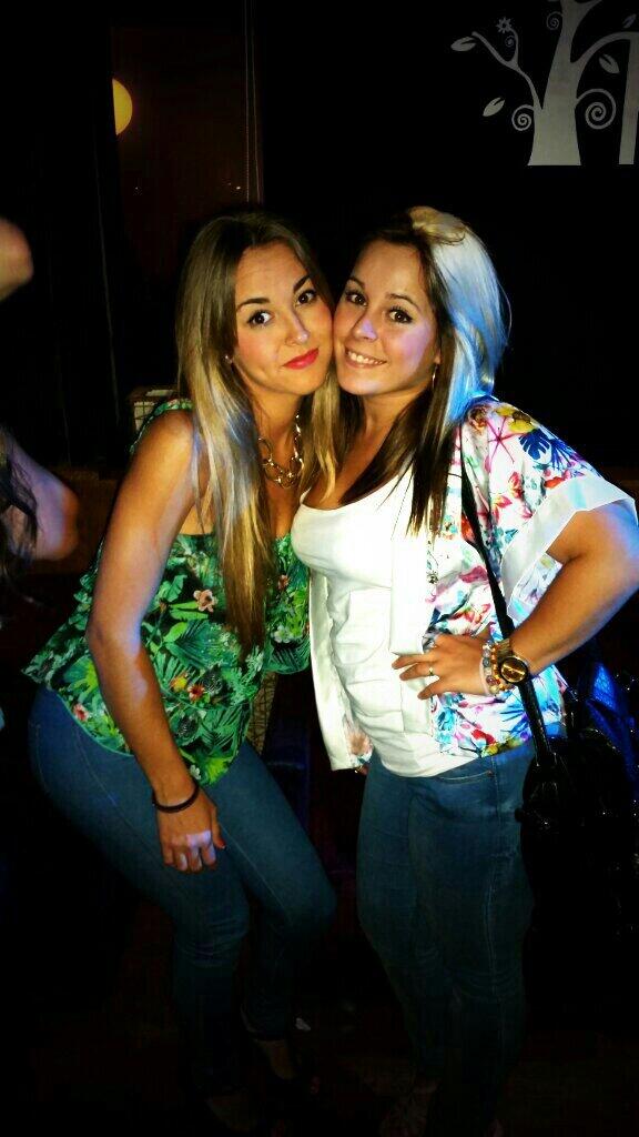 MariaMartineV89's tweet photo. Con mi nanita @lananadiiva en @IrokoAvenida poniendome a su altura jaajajaja mi niña Joe http://t.co/nFcPq5iCSQ