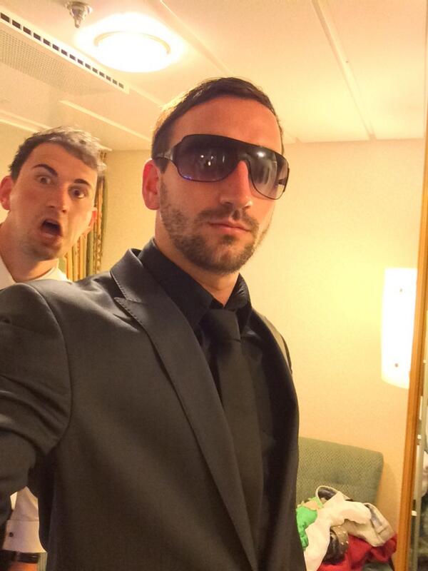 RobbieStill5's tweet photo. Filmstar #selfie #photobomb http://t.co/gNHylQ50kR